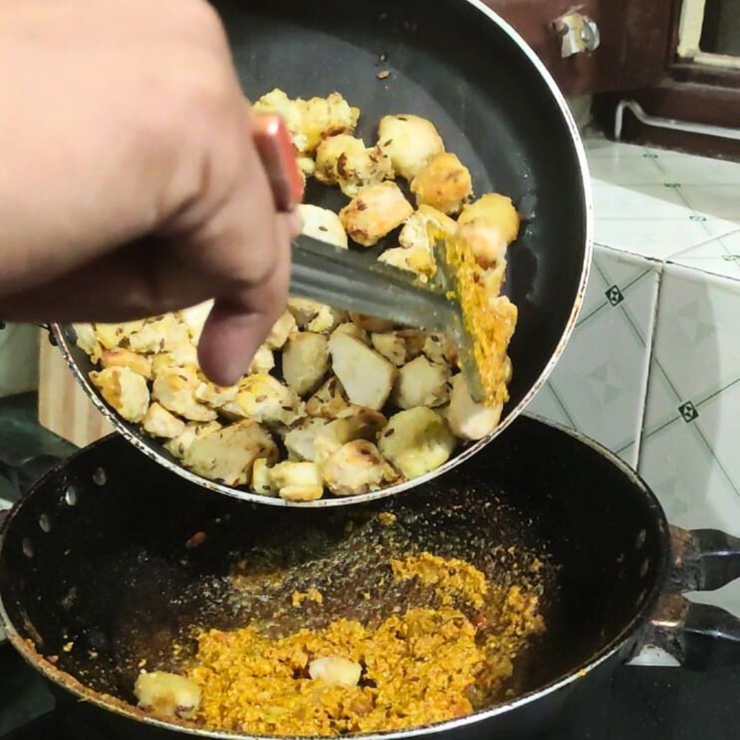 Image of Add the fried arbi pieces to the prepared mustard curry...