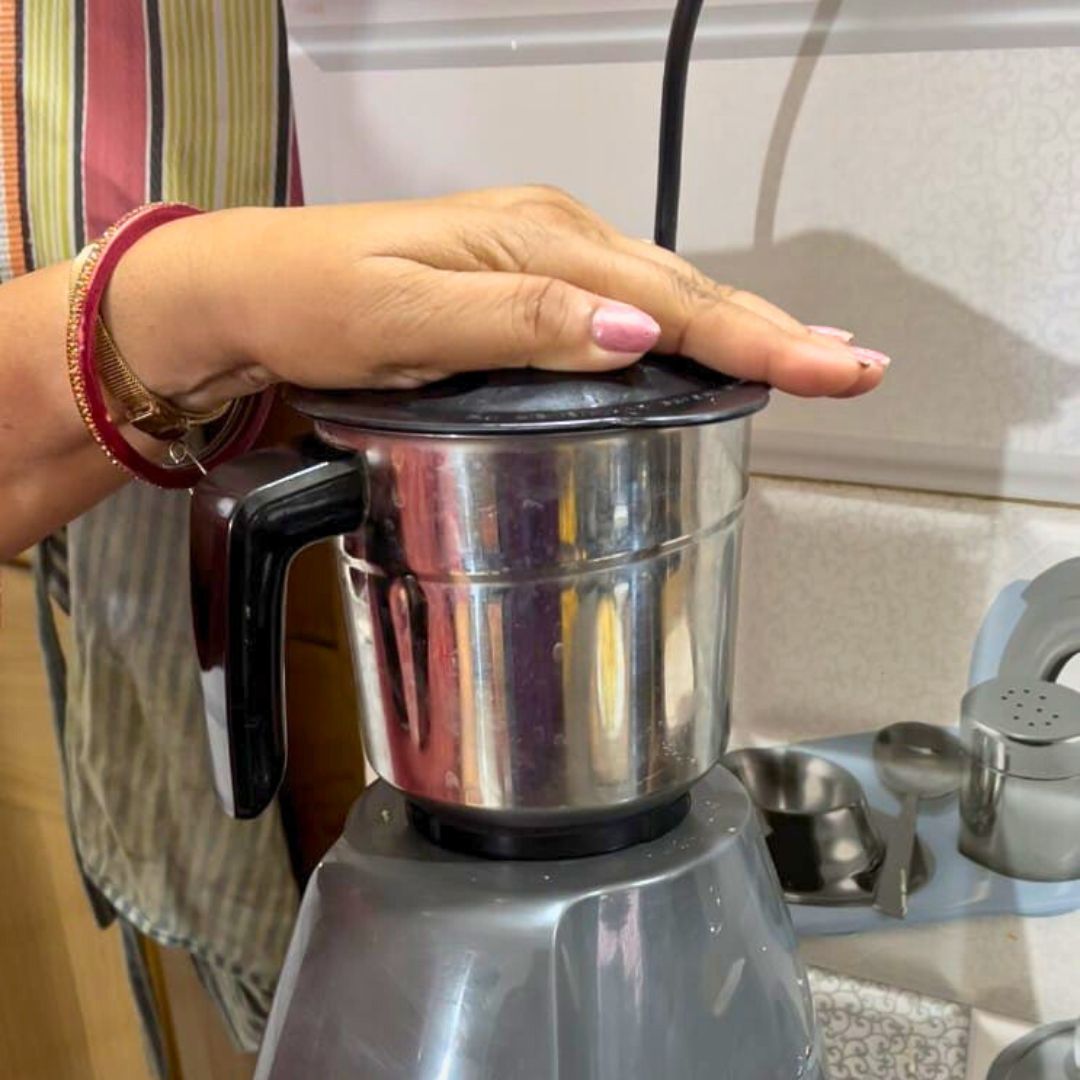 Image of Grind the mixture to a smooth paste without adding water.