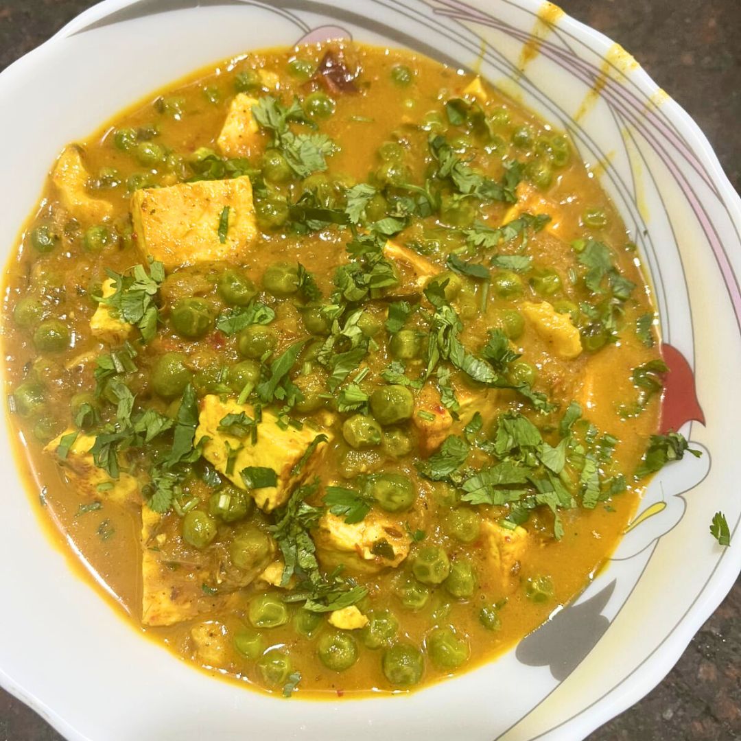 Image of Add  freshly chopped coriander leaves. Mix well.