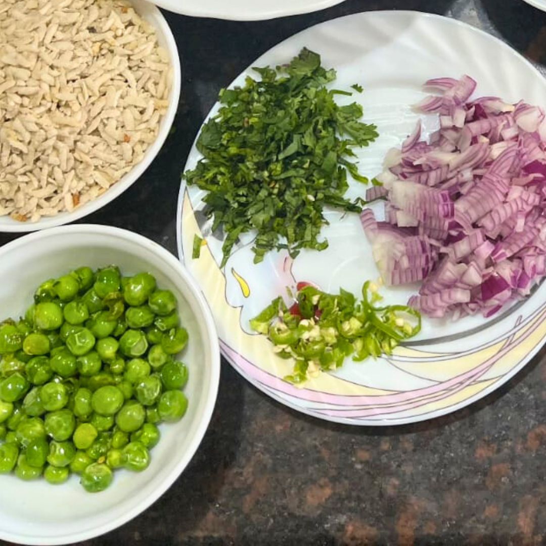 Image of Chop the mixed vegetables (Green Chili, onions, and Coriander) into...