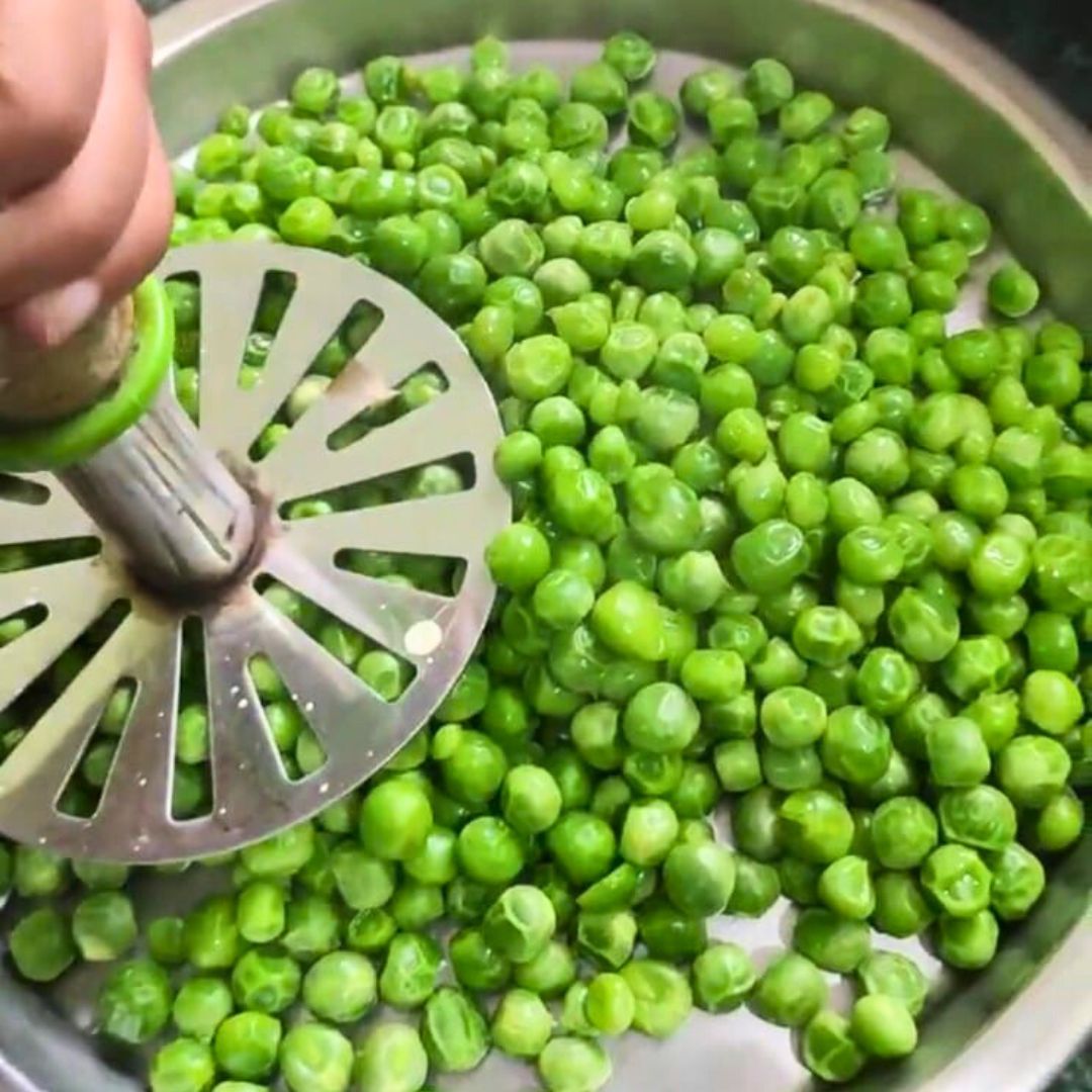 Image of Mash the peas slightly