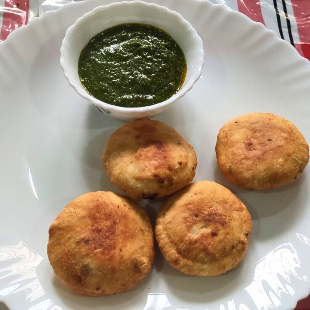 Image of Serve the hot and crispy Matar Kachoris with tamarind chutney,...