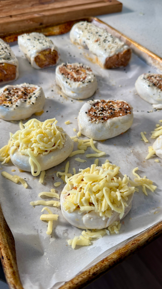 Image of Brush pastry with egg wash, then sprinkle sesame seeds over...