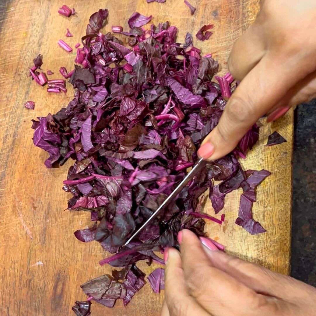 Image of Chop the leaves and tender stems into small pieces.