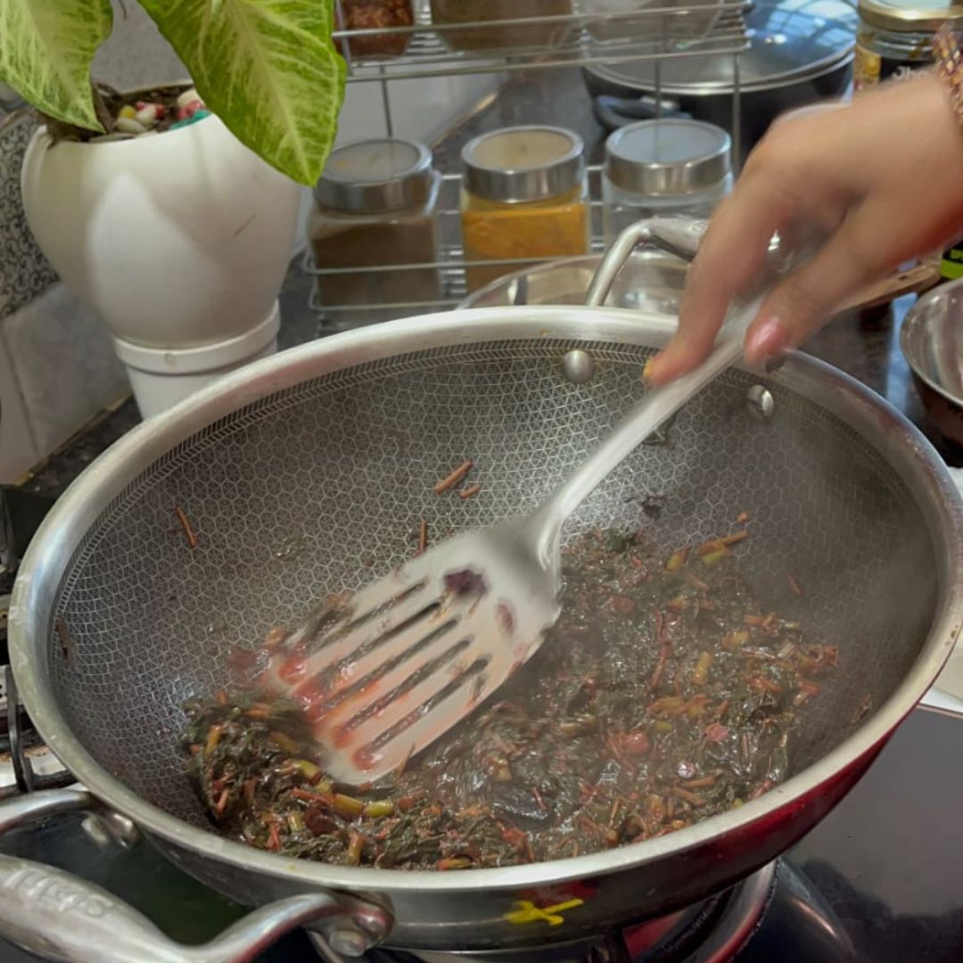 Image of Cook for another minute to blend the flavors.