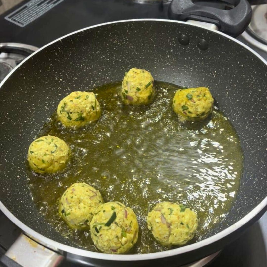 Image of Heat oil in a deep pan and fry the koftas...