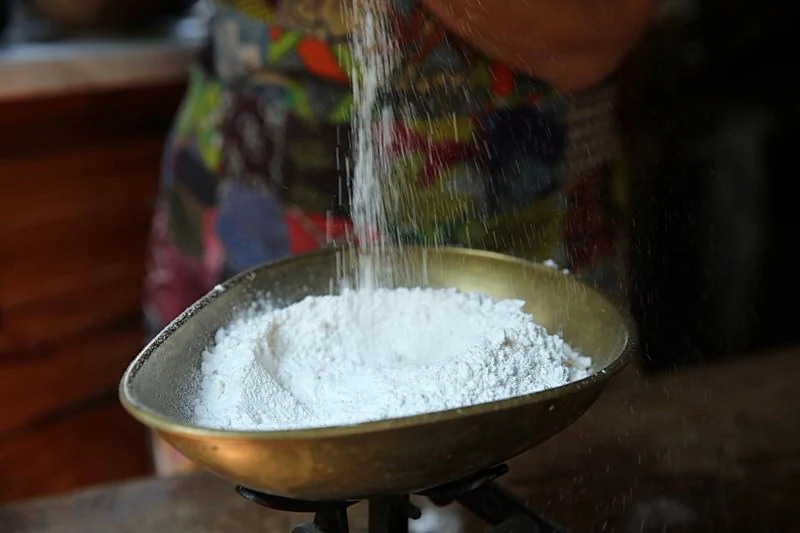 Image of Weigh or measure the flour.