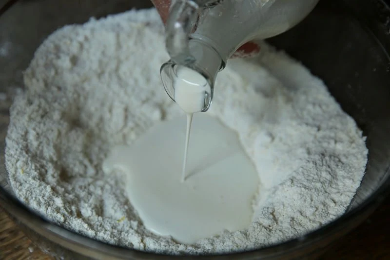 Image of Pour in the heavy cream.