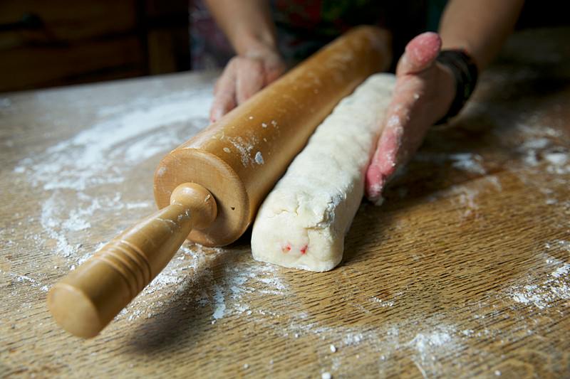 Image of By placing the rolling pin on the side of the...