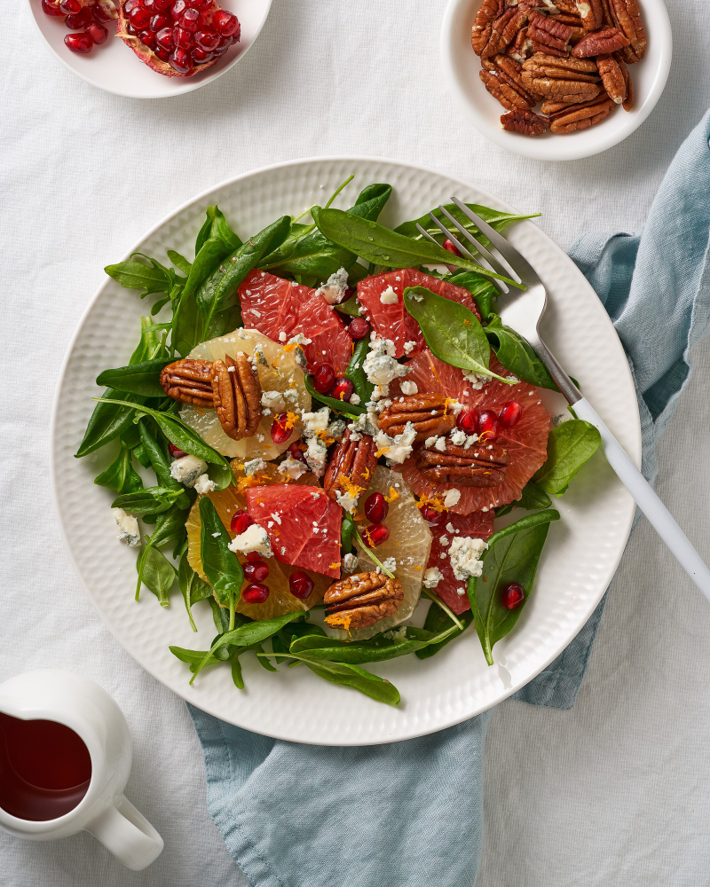 Spinach and citrus salad with pecans