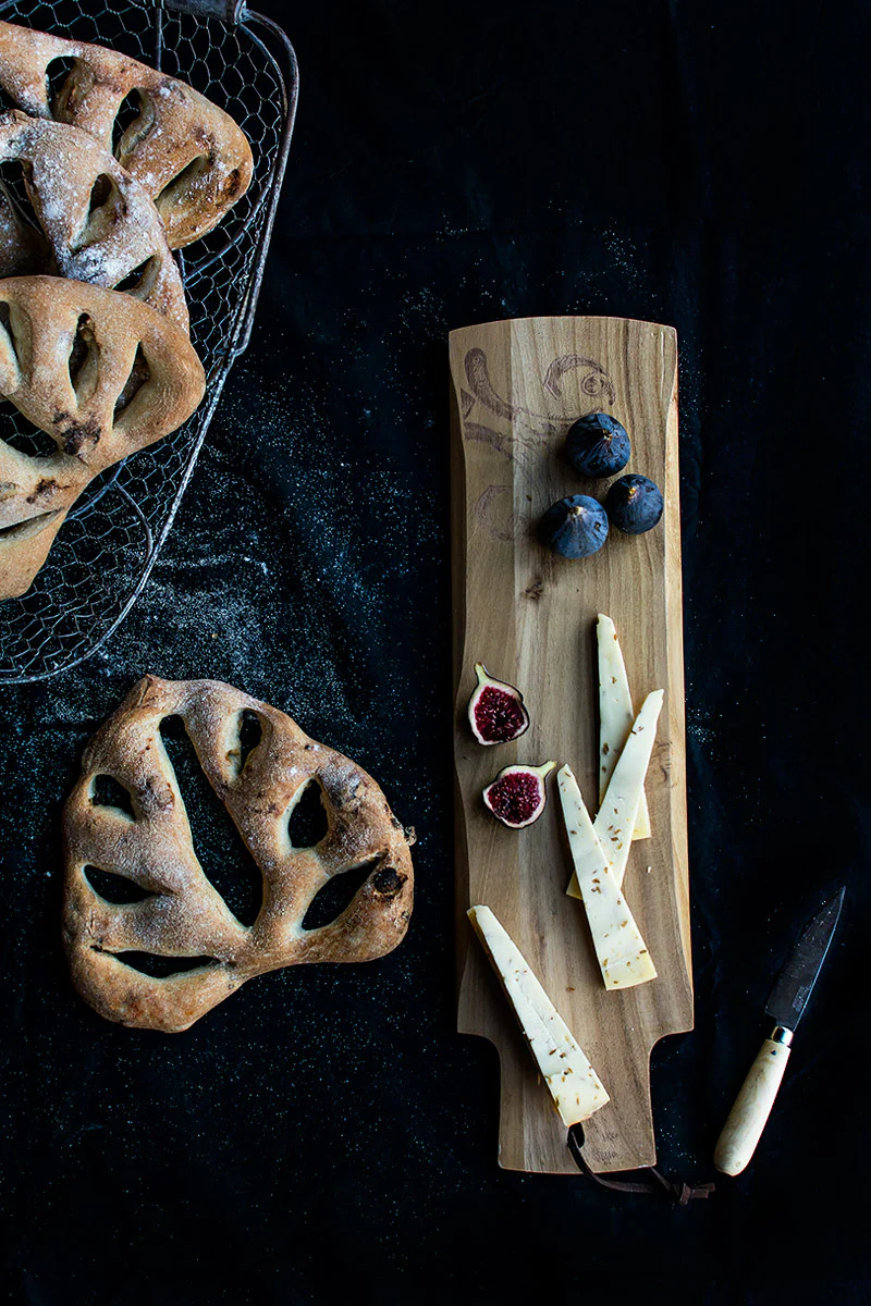 Fougasse with dates and pistachios