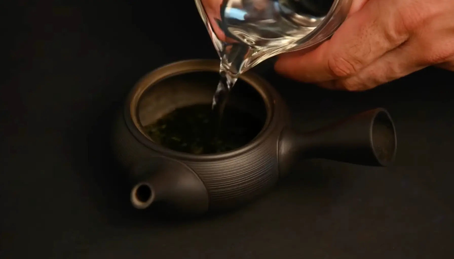 Image of Pour 150 ml of water into the teapot. Cover with...