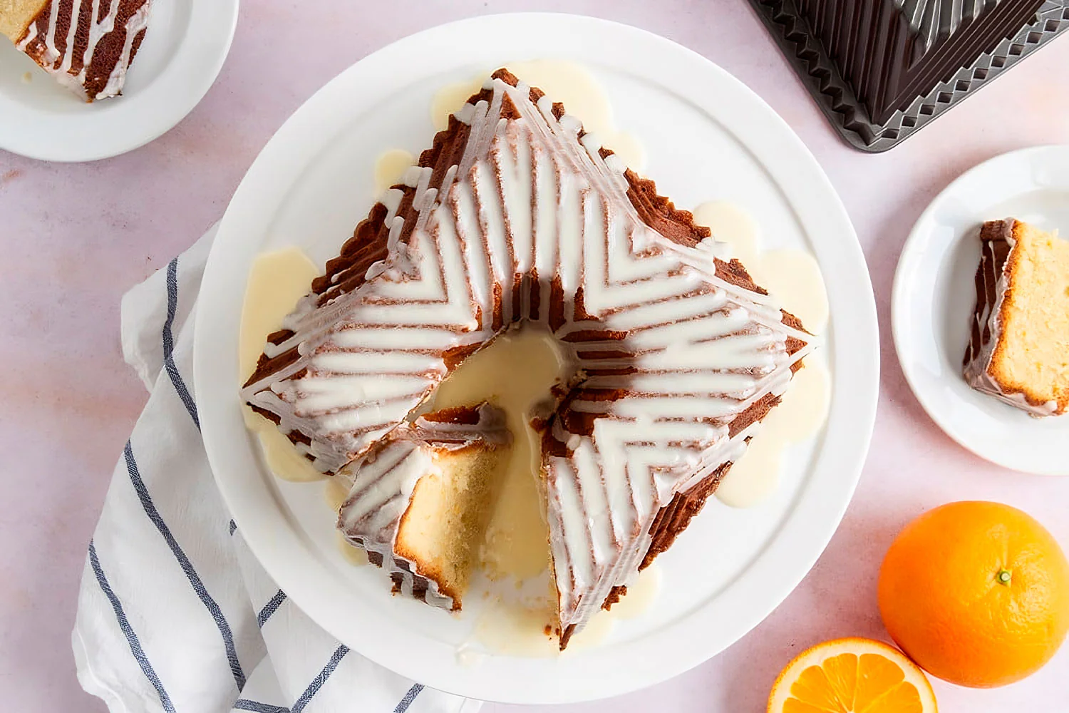 Bolo Bundt de laranja e cardamomo com azeite