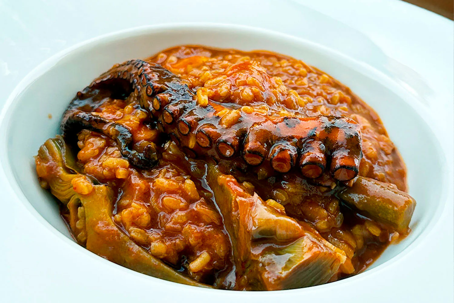 Arroz cremoso com polvo e alcachofras