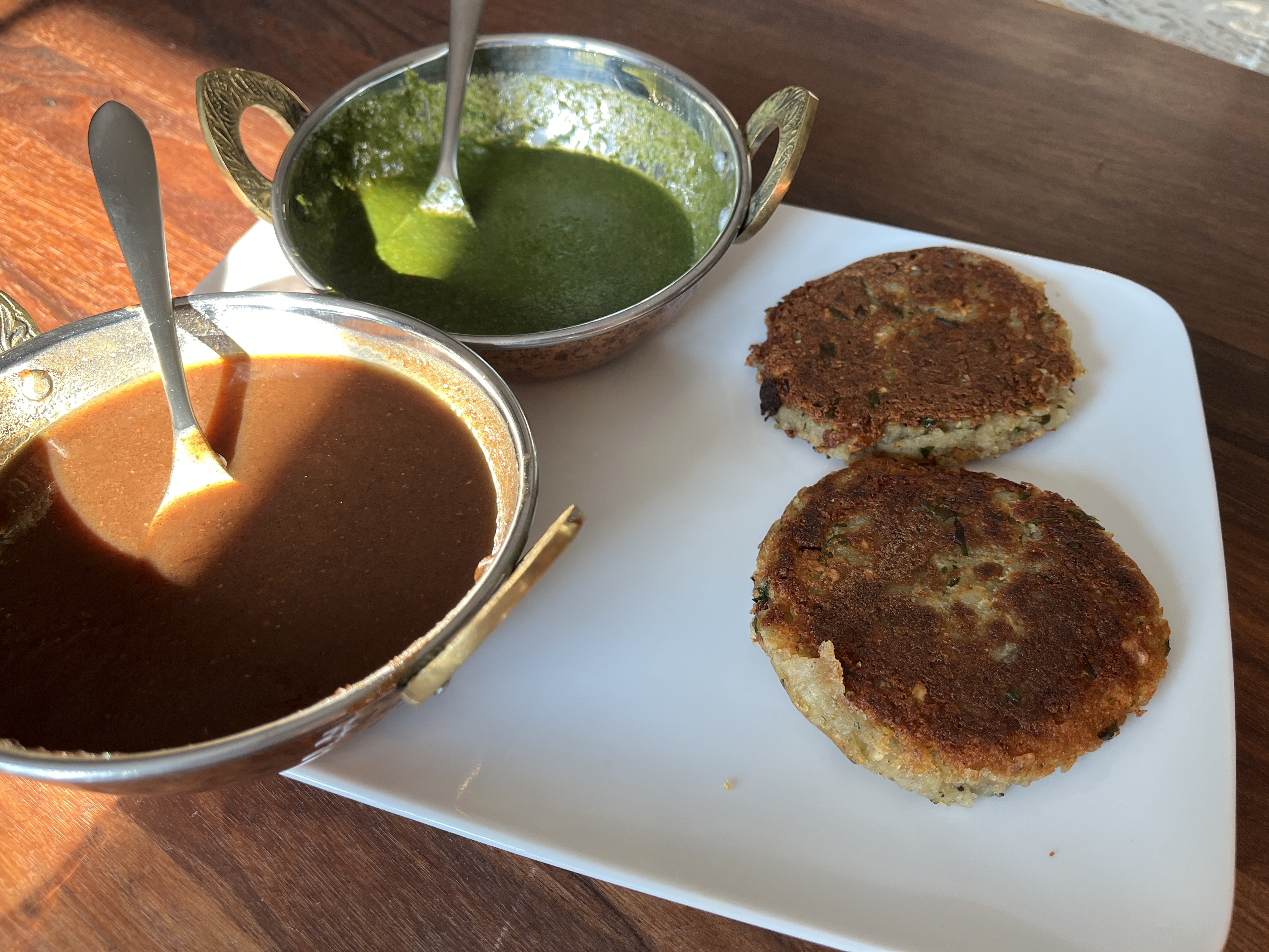 Image of Serve the aloo tikki with green chutney and tamarind chutney....