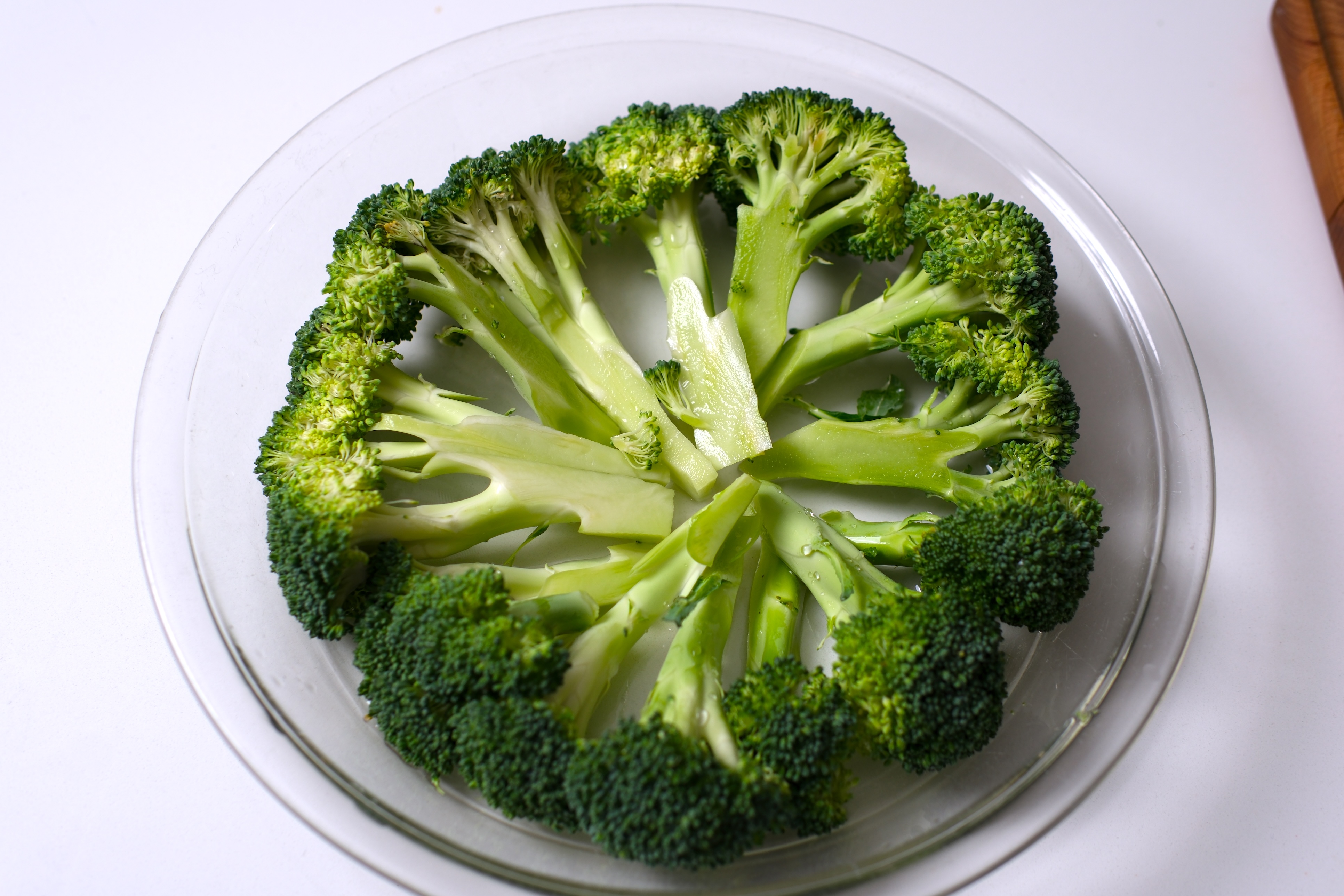 Image of Put broccoli in a single layer in a microwave safe...