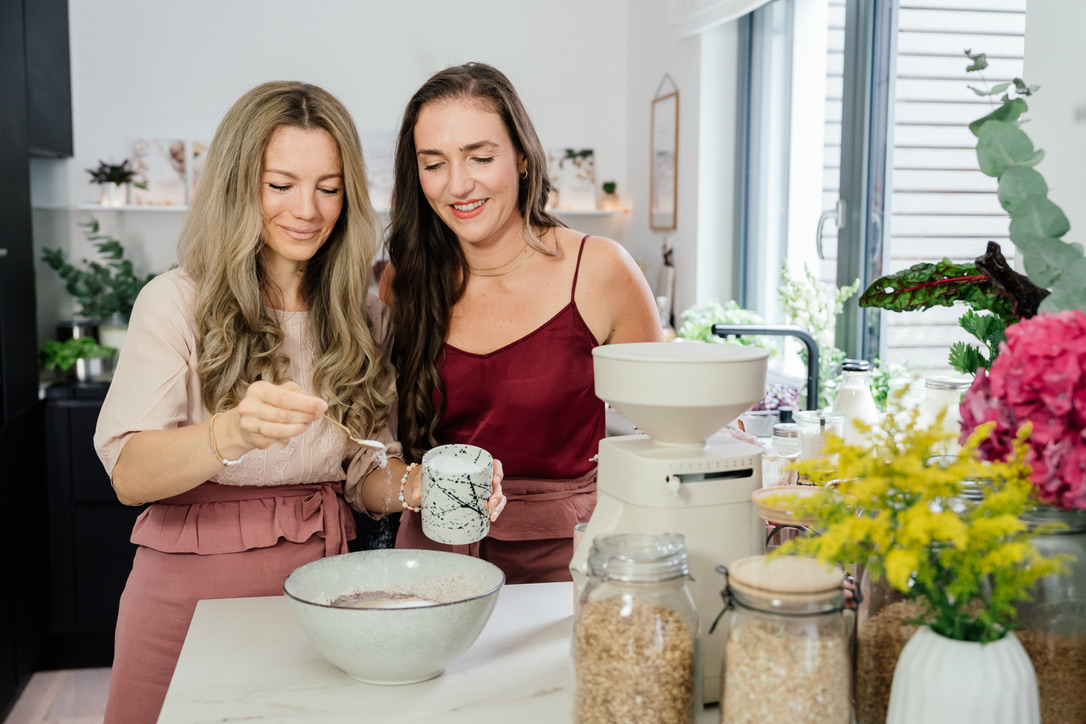 Image of Sonnenblumenkerne und Kürbiskerne zum Teig hinzufügen und weitere 5 Minuten...