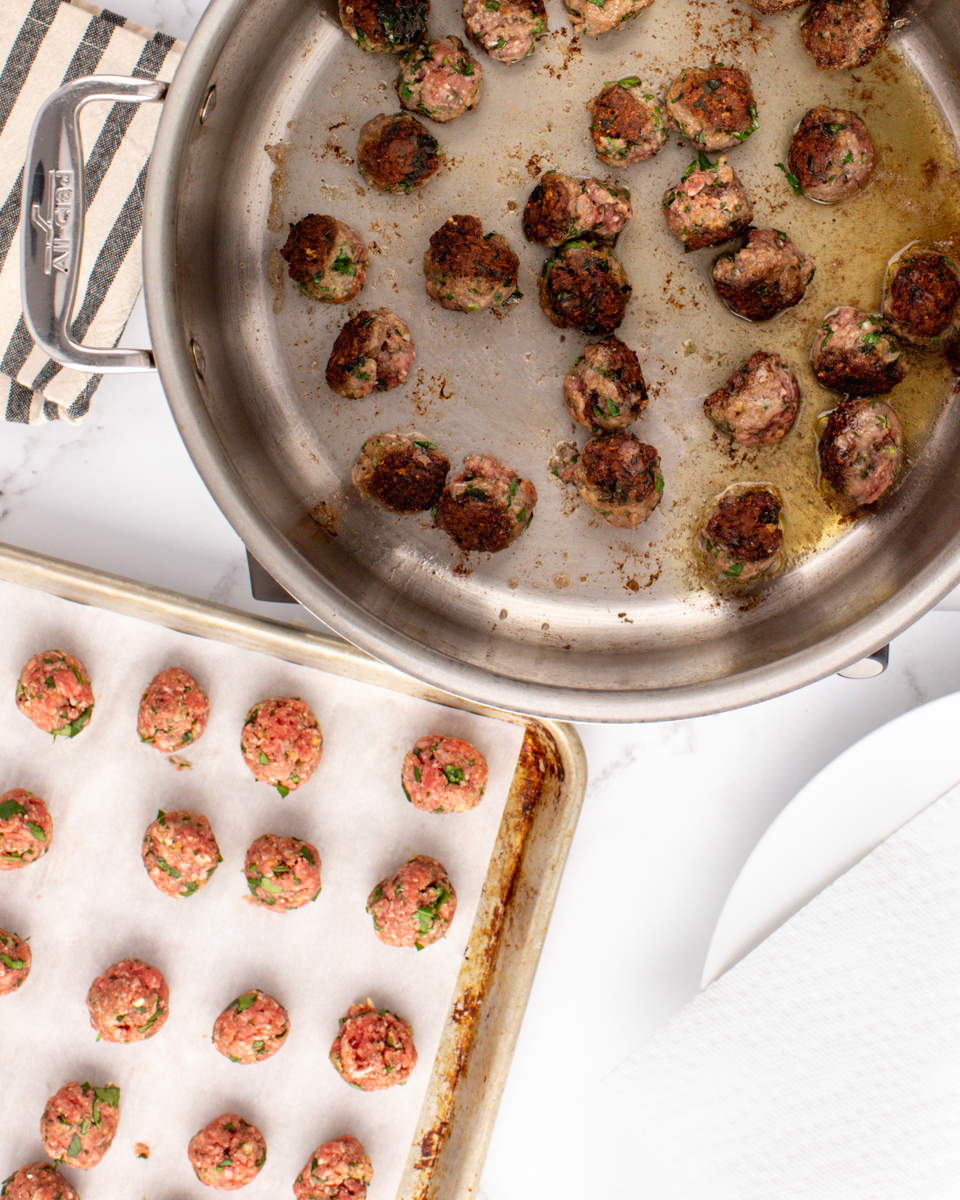 Image of Heat 2 tablespoons of oil in a large pot or...