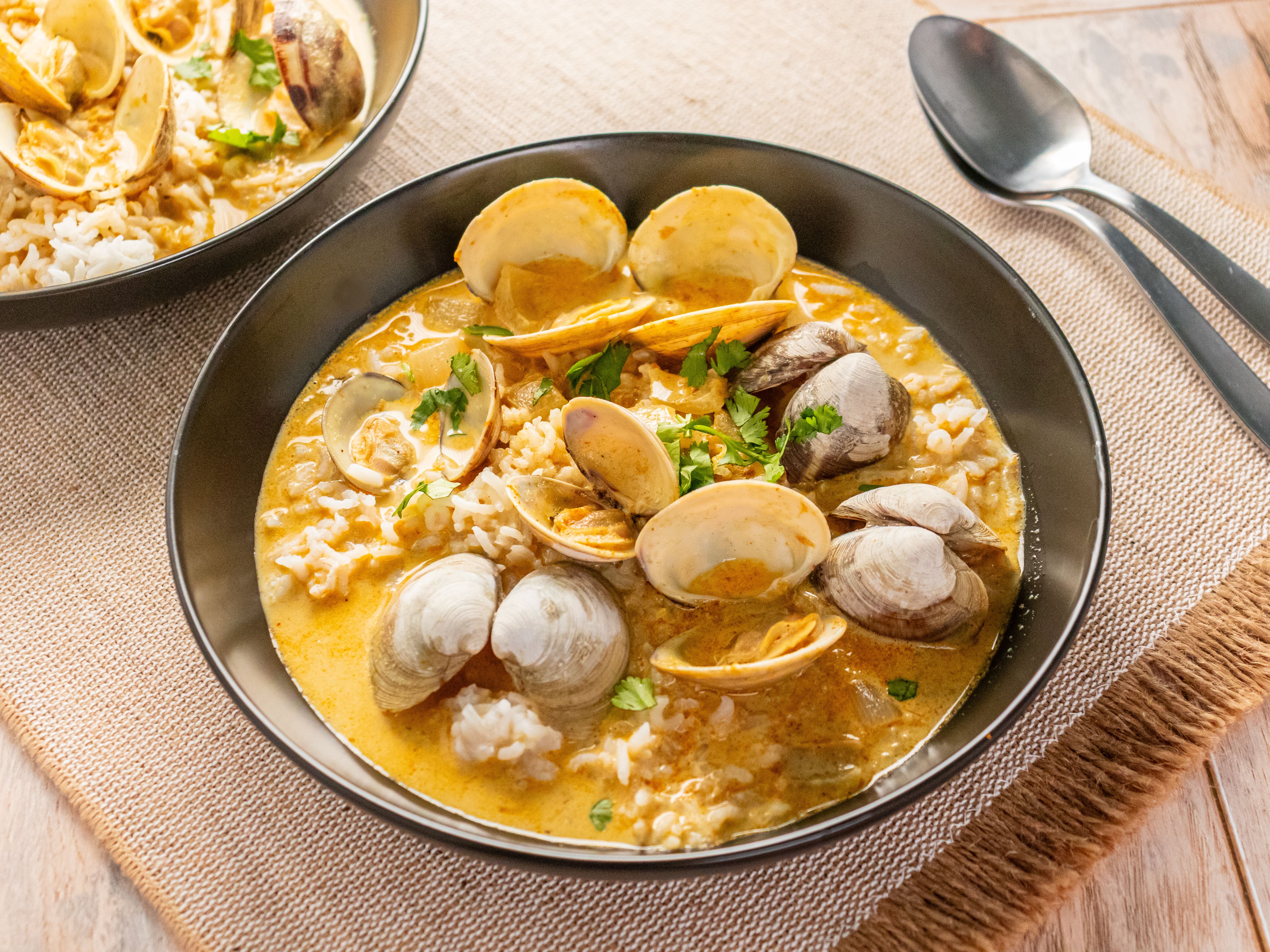 Clams Simmered in Coconut Curry Broth – Sizzlefish