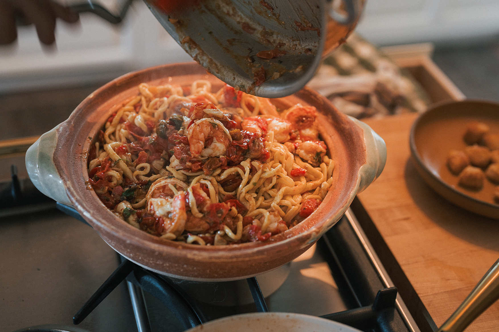 Image of Toss the seafood mixture with the cooked pasta.