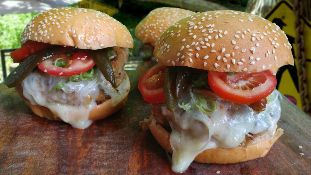 Pork ‘n Bean Chili Cheeseburger