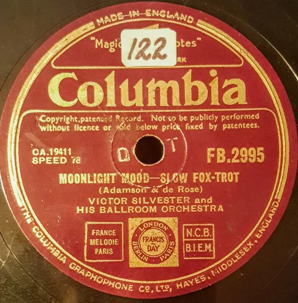 Moonlight Mood / Kiss Me (Besame Mucho)