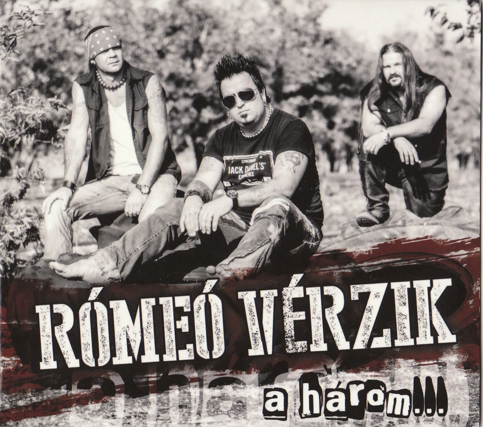 Official album cover art for the release A három... by Rómeó vérzik