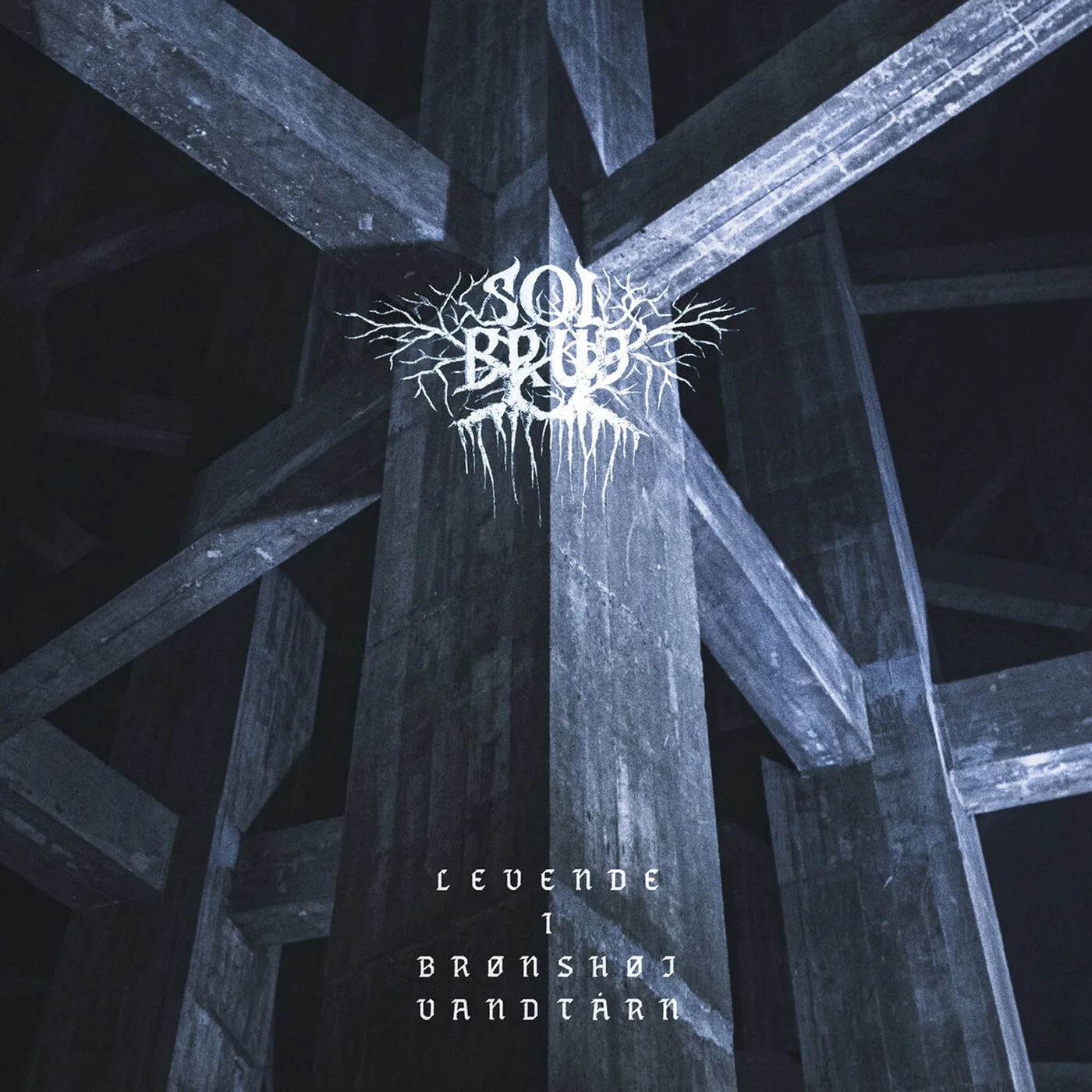 Official album cover art for the release Levende I Brønshøj Vandtårn by Solbrud
