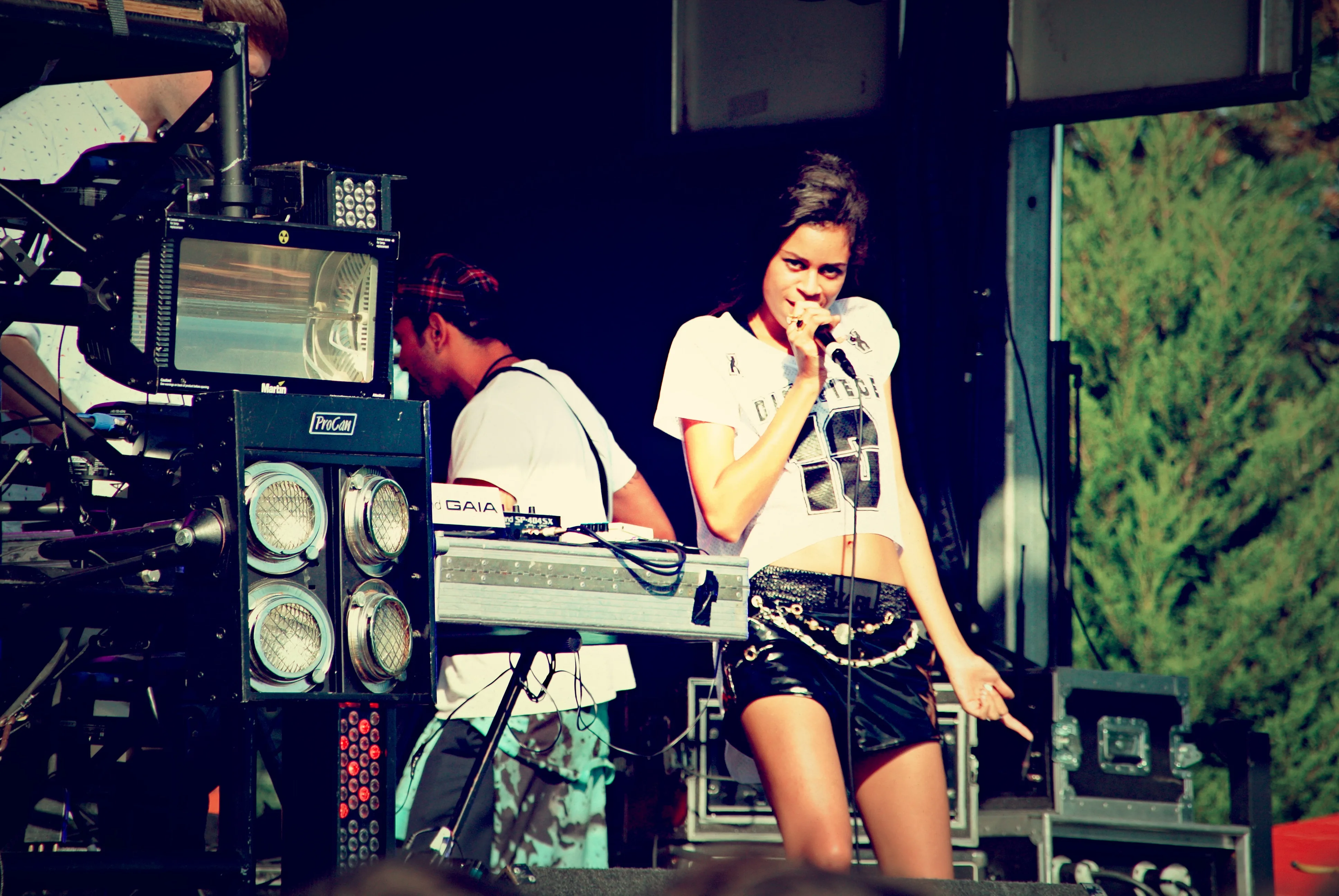 Official promotional archive photo of AlunaGeorge