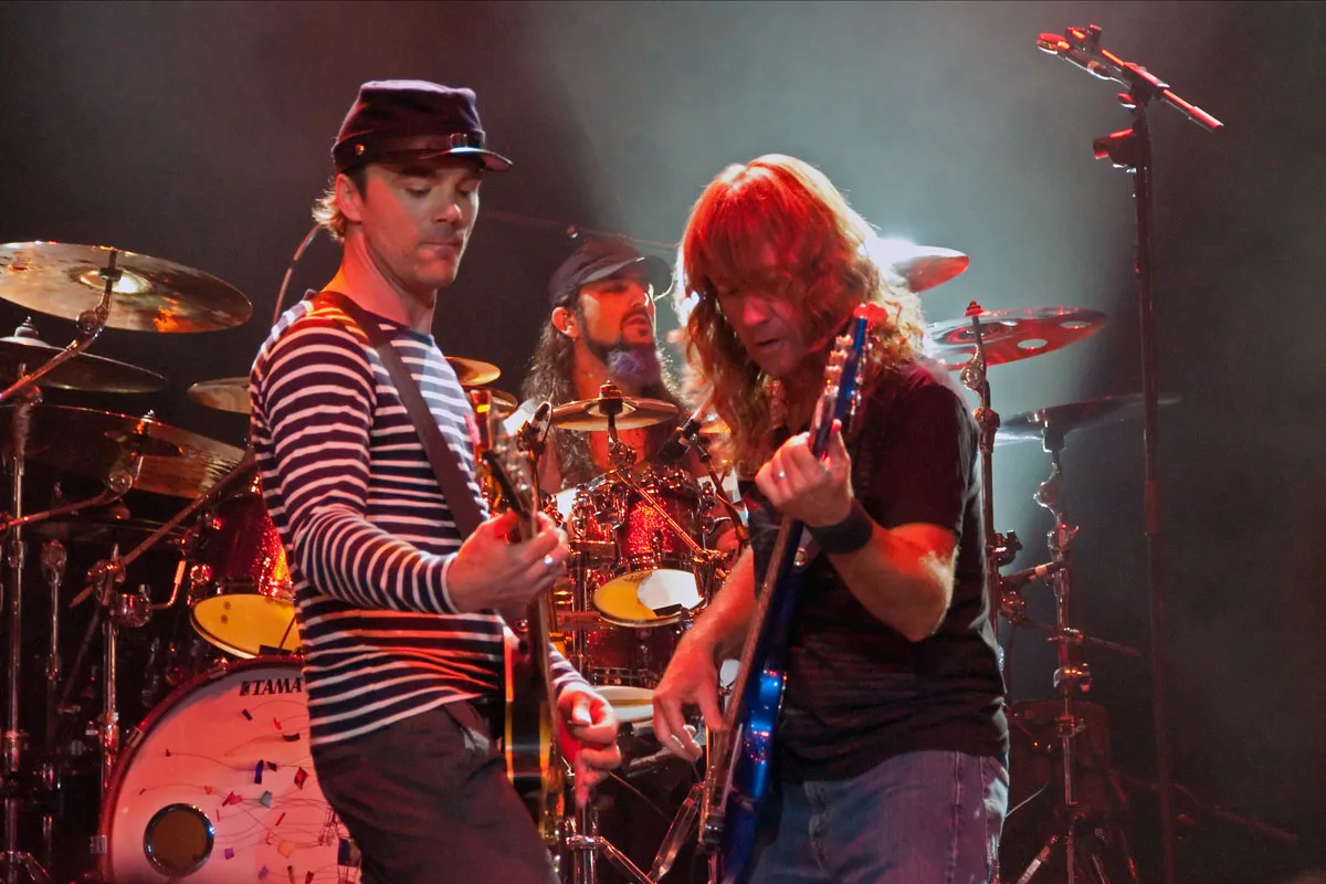 Official band photo of Flying Colors (United States)