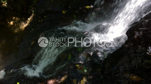 Cascade d'eau de Tahiti, Tahiti Waterfall