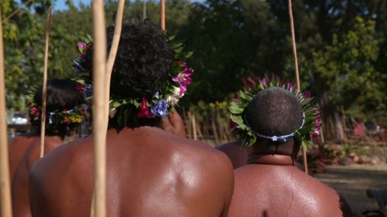 Heiva Tahiti, Traditional sports of Polynesia, Men with flowers crown during Javelin throwing contest