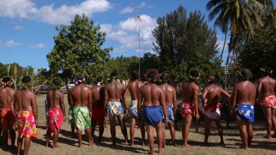 Heiva Tahiti, Traditional sports of Polynesia, Men with pareos during Javelin throwing contest