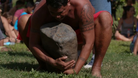Heiva Tahiti, Traditional sports of Polynesia, Stone carriers traditional contest