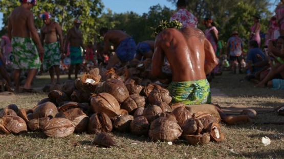 Heiva Tahiti, Polynesian Traditional sports, coprah- farmers contest