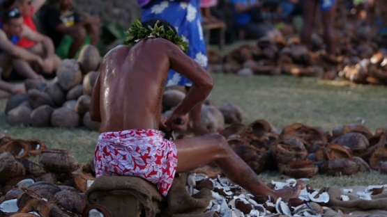 Heiva Tahiti, Polynesian Traditional sports, man emptying coconuts, coprah- farmers contest