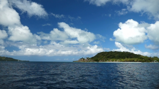 Bora Bora, slowmotion, sailing in the lagoon, bay of Vaitape