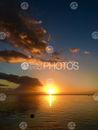 Moorea, Nice Sunset at the lagoon of Hauru
