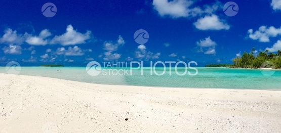 Turquoise water and beach of the lagoon of Tetiaroa