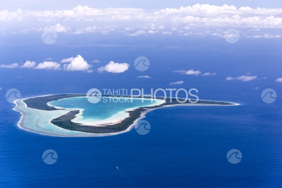 Tupai, aerial view of the heart shape of the atoll