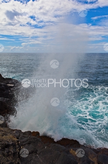 Tahiti, wave breaking on the rocks