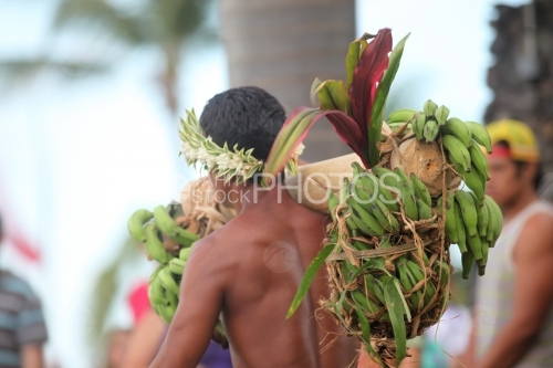 Traditionnal Race bearing fruit, Course à pied des porteurs de fruits
