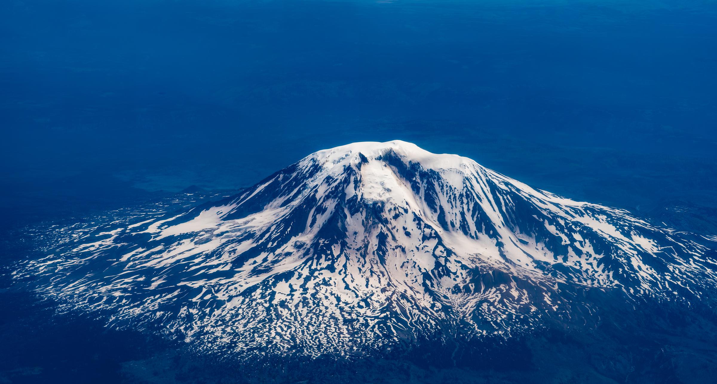 Snow-Capped Mountain View Mount Rainier Washington State United States