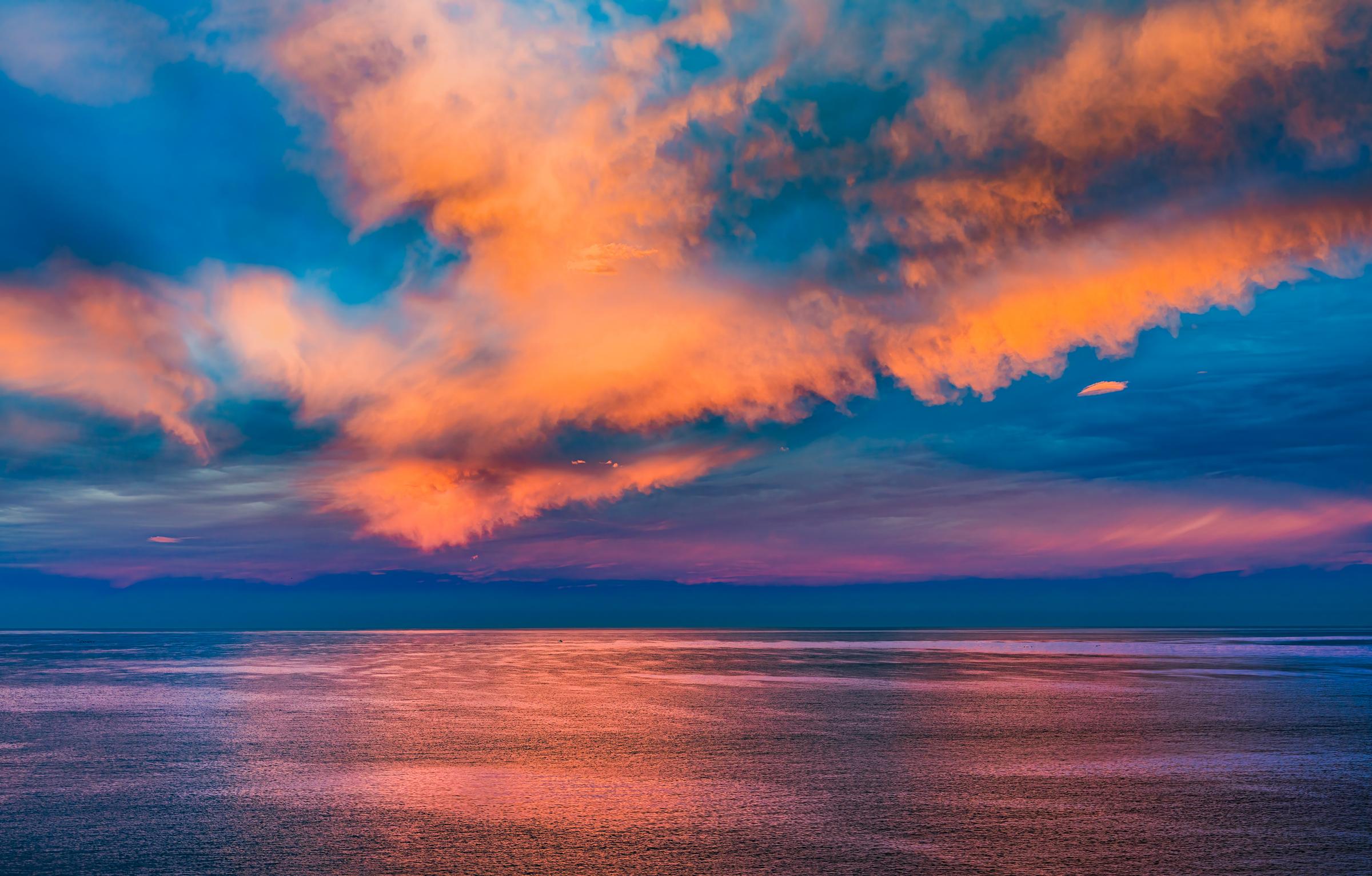 Vibrant Sunset over the Ocean