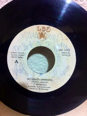 No somos diferentes / No puedo vivir sin ti cover
