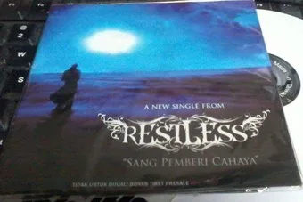 Sang Pemberi Cahaya cover