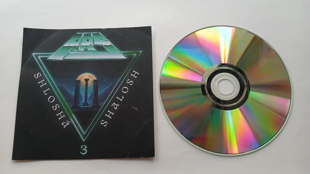 Shloshá Shalosh cover