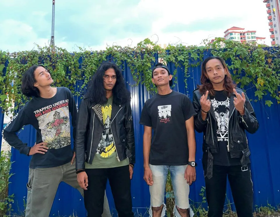 Decaged