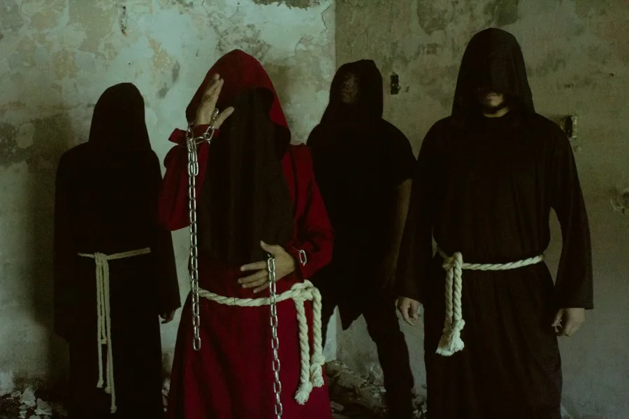 Mensajes Oscuros de Nuestra Jadeante Existencia