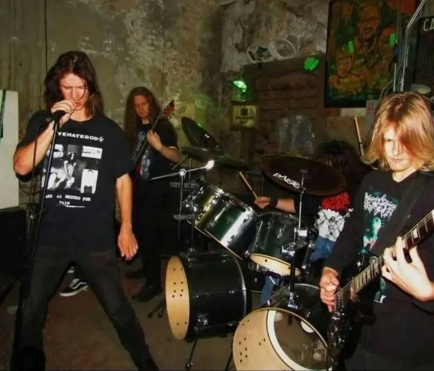 Necrofissure